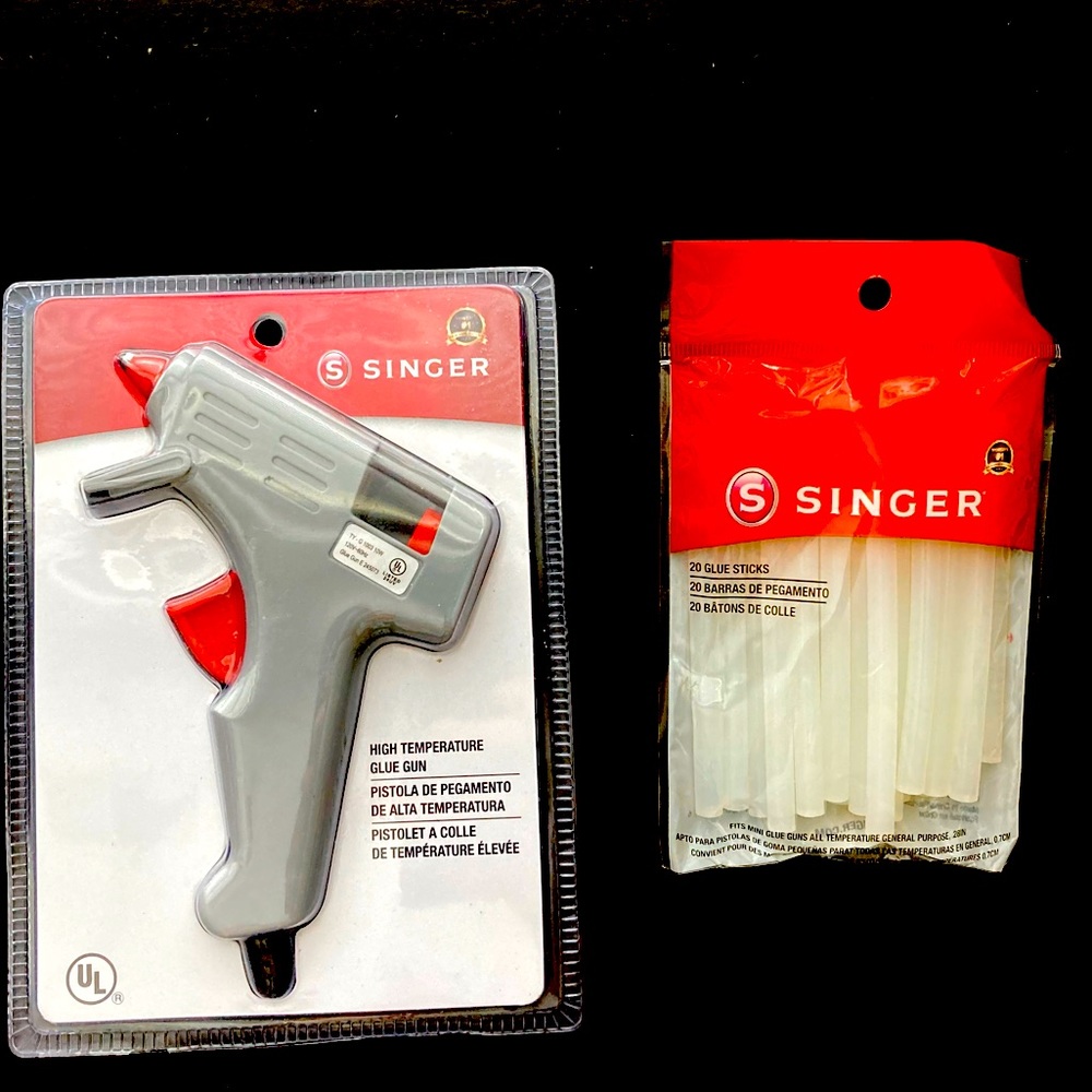 NEW Singer Set of High Temperature Glue Gun and Mini Glue Sticks
